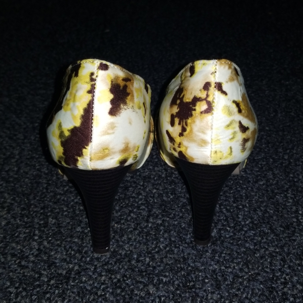 Heels - Picture 2 of 4